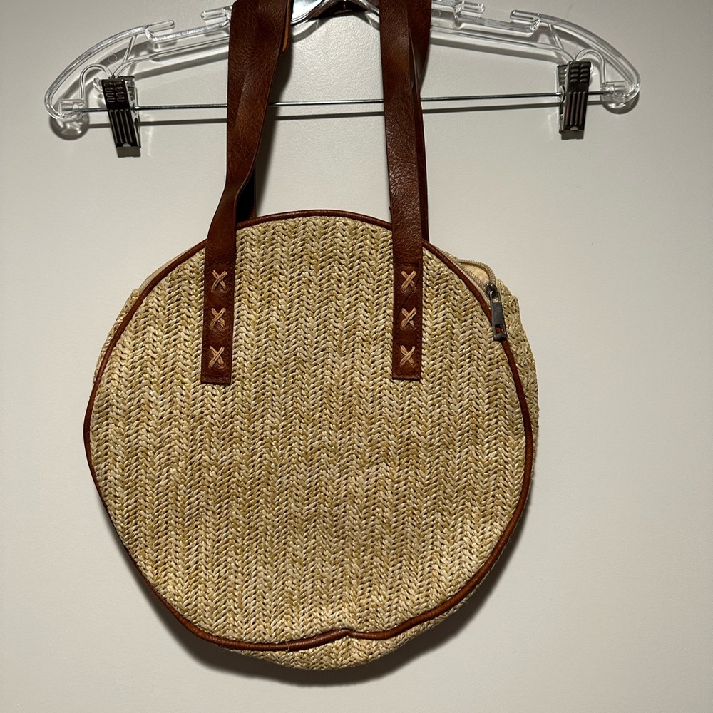Nice purse, good size, great for the beach.
